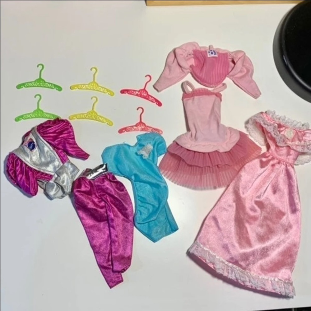 SALE Mix of 1980’s Retro / vintage Barbie clothes & hangers  - 12 pieces